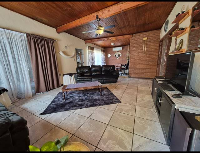3 BEDROOM HOUSE FOR SALE IN GOLF PARK